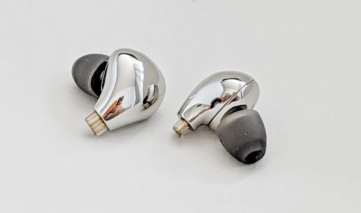 BLON BL-03 入耳式耳機外觀